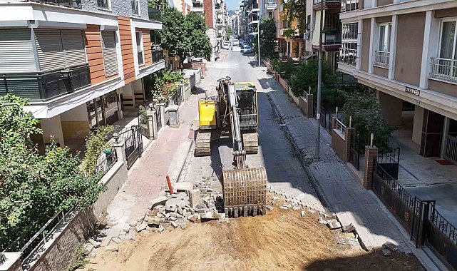 Efeler'de yıpranan yollar yenileniyor