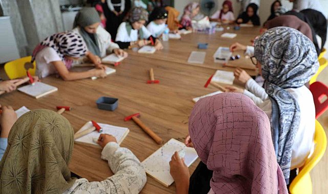 Eğitim ve sanat bir arada: Kur'an kursunda minik eller filografiyle buluştu