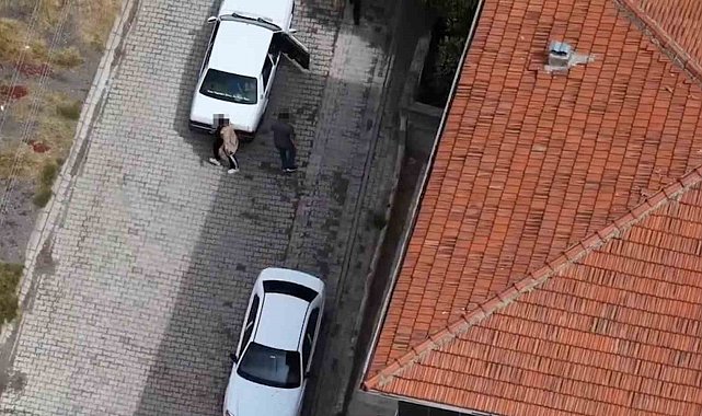 Ehliyeti yoktu, denetimden kaçtı: Yolcuyla yer değiştirirken görüntülendi