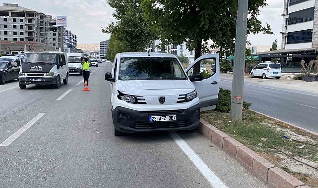 Elazığ'da hafif ticari aracın çarptığı kadın ağır yaralandı