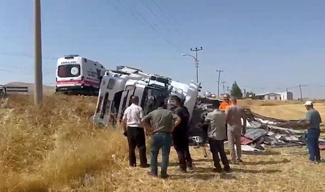 Elazığ'da kamyon yat yattı:Faciadan dönüldü