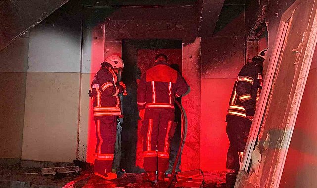 Elazığ'da metruk binada yangın