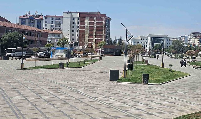 Elazığ'da sıcaklar cadde ve sokakları tenhalaştırdı
