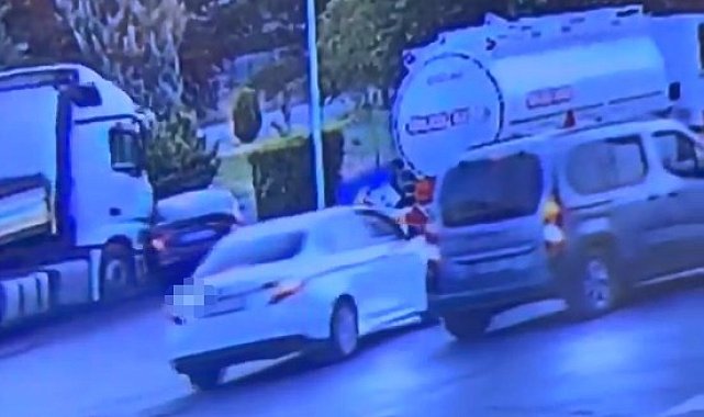 Elazığ'da tırın çarptığı otomobil sürüklendi: O anlar kameraya yansıdı