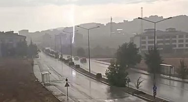 Elazığ'da yıldırım düşme anı kamerada