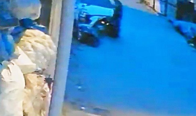 Elektrikli bisiklet sürücüsü telefonla oynarken kaza yaptı