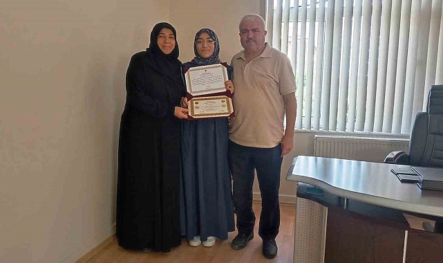 Emet'te iki öğrenci daha hafızlık belgesine kavuştu