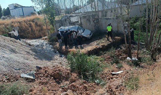 Erciş'te hafif ticari kamyonet takla attı: 4 yaralı