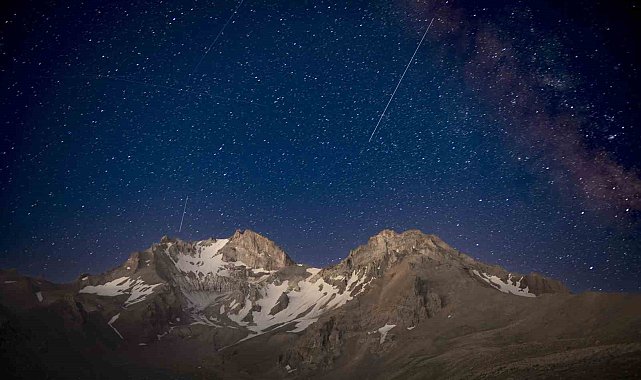 Erciyes'te Perseid Meteor Yağmuru görsel şölen oluşturdu