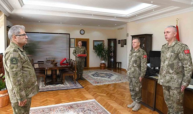 Erzincan 3'üncü Ordu Komutanlığında devir teslim töreni gerçekleştirildi