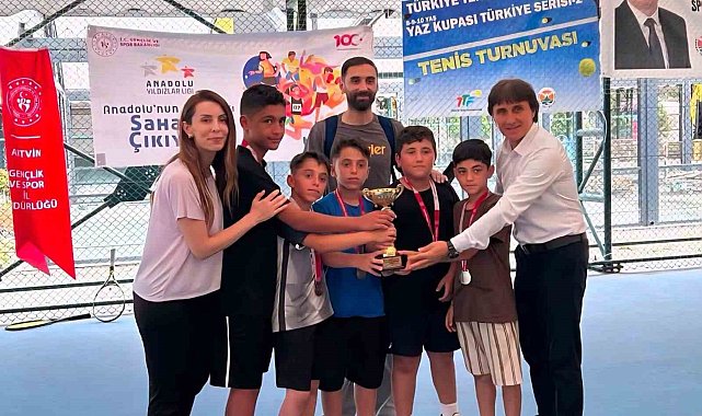 Erzincan Erkek Tenis Takımı ANALİG'de gümüş madalya kazandı