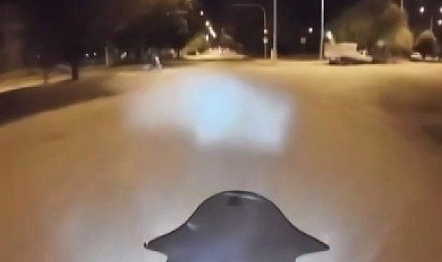 Erzincan'da iki motosikletin çarpışma anı kask kamerasına yansıdı