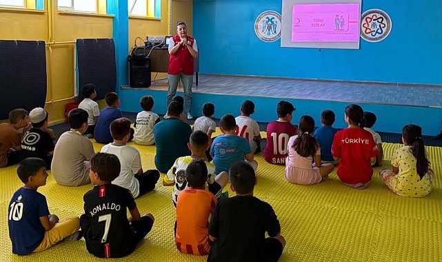 Erzincan'da öğrencilere 'Kızılaycılık' eğitimi verildi