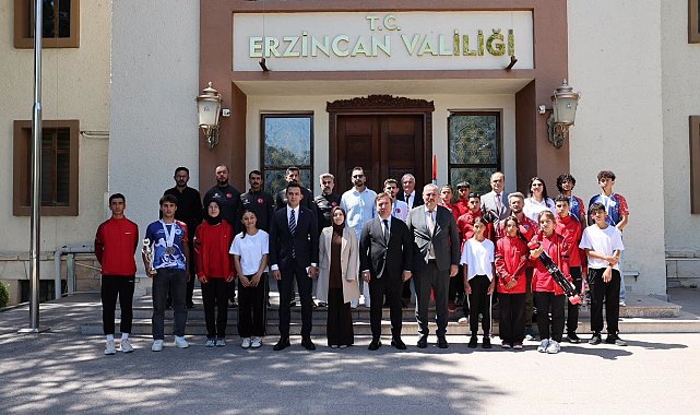 Erzincanlı sporcuların başarıları Vali Aydoğdu tarafından ödüllendirildi