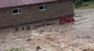 Erzurum'da sağanak sonrası Dumankaya Mahallesi'ni su bastı