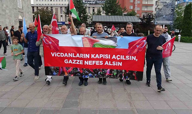Erzurum'da sağlıkçılar 142. kez Gazze için yürüdü