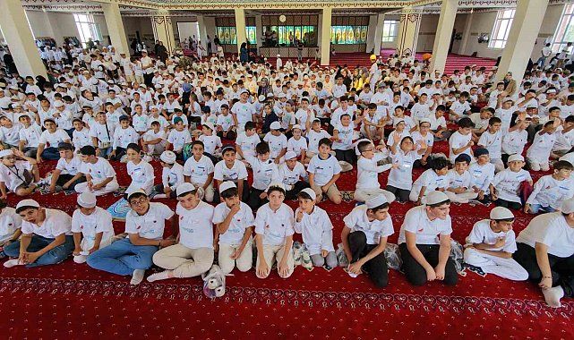 Erzurum'da yüzlerce öğrenci cami buluşmasında bir araya geldi