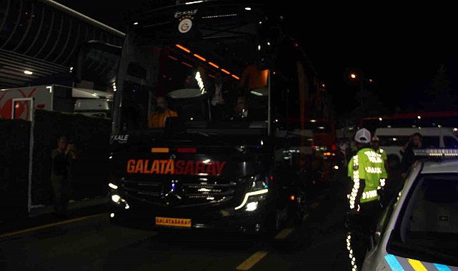 Erzurumspor FK-Galatasaray maçı öncesi takımlar stadyuma geldi