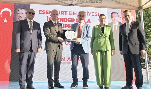Esenyurt'ta emekliler kafesi ile kütüphane tesisleri hizmete açıldı