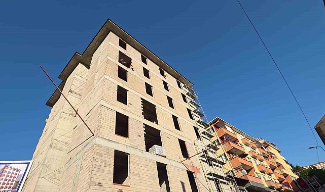 Eşiyle tartışınca inşaat halindeki binaya çıktı, ekipler seferber oldu