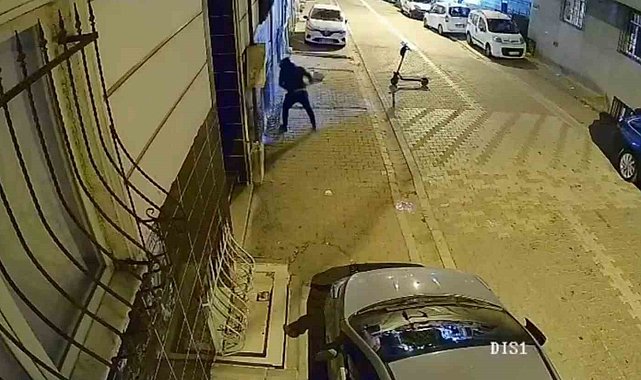 Eski sevgili dehşet saçtı; Önce binayı kundakladı, ardından camları kırdı