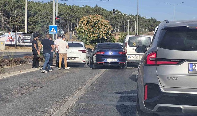 Eskişehir'de 3 aracın karıştığı kazada hasar oluştu
