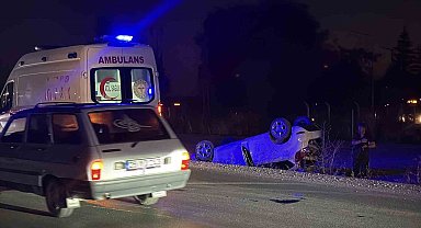 Eskişehir'de 'çarpıp kaçtı' iddiası: Takla atan otomobildeki 2 kişi yaralı