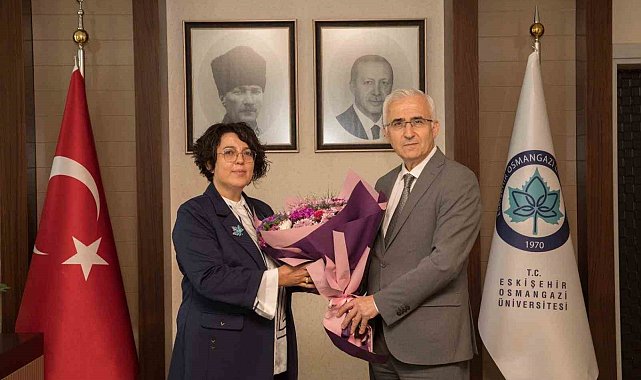 ESOGÜ Rektörü Prof. Dr. Emine Gümüşsoy devir teslim töreninin ardından görevine başladı