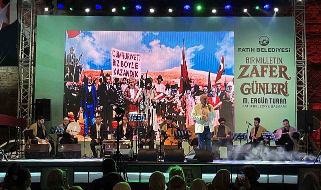 Fatih'te Mevlid Kandili programına yoğun ilgi