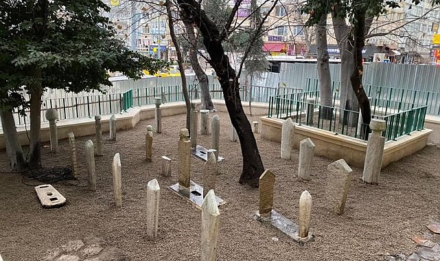Fatih'te tarih yeniden ayağa kalkıyor: Osmanlı hazireleri aslına uygun şekilde ihya ediliyor