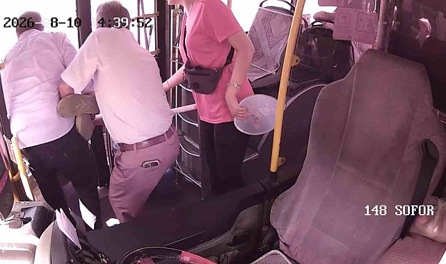 Fenalaşan yolcuyu halk otobüsü şoförü hastaneye yetiştirdi