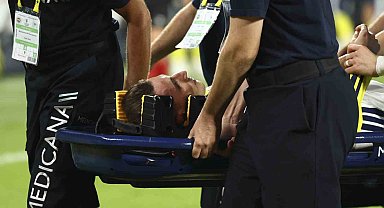 Fenerbahçeli oyuncu Kerem Aktürkoğlu, Konyaspor maçında kafasına aldığı darbe sonucu kafa travması geçirirken, kontrol amacıyla hastaneye götürüldü.