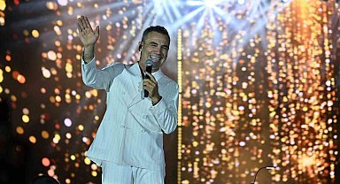Ferhat Göçer, Ordululara müzik şöleni yaşattı