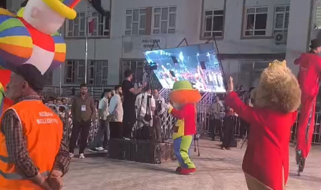 Festivalde 5 kişinin yaralanmasına neden olan led ekranın devrilme anının görüntüsü ortaya çıktı