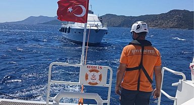 Fethiye açıklarında arızalanan tekne kurtarıldı