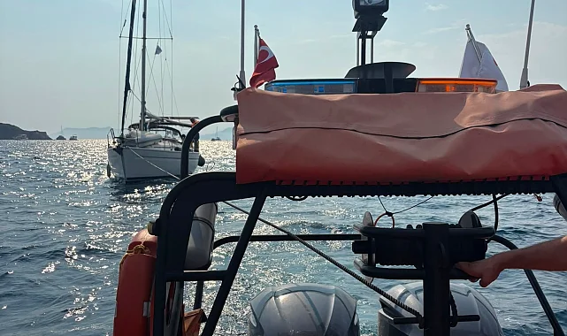 Fethiye açıklarında arızalanan tekne kurtarıldı