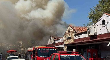 Fethiye Balık Hali'nde çatı yangını