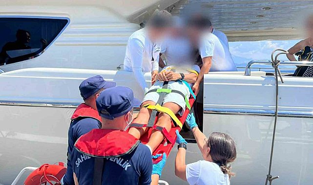 Fethiye'de özel teknede yaralanan vatandaşa tıbbi tahliye