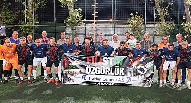 Galibiyeti Filistinli çocuklara armağan ettiler