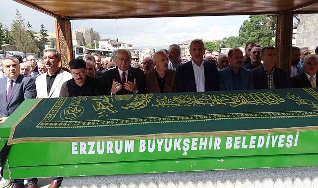 Gazeteci Öztürk Akkök dualarla uğurlandı