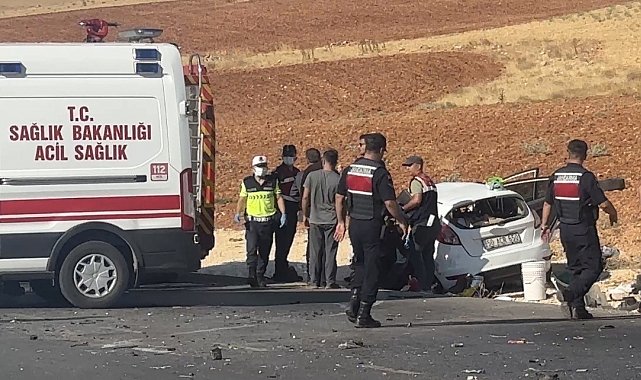 Gaziantep'te iki araç kafa kafaya çarpıştı: 2 ölü, 4 yaralı