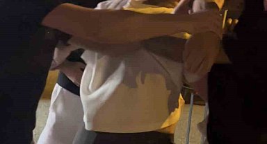 Gece kulübünden çıkıp kavgaya böyle tutuştular… Ayakta zor durdular