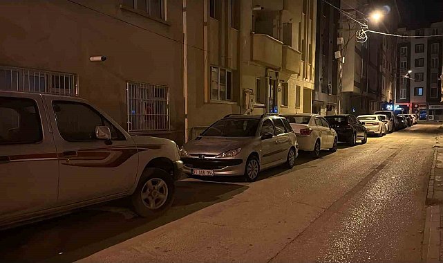 Gece yarısı çalmaya başlayan araç kornası mahalleliyi ayağa kaldırdı