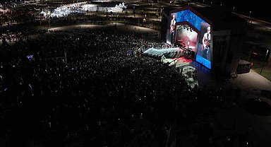 Geleneksel Sincan Yaz Festivali'nde Mavi Gri konser verdi