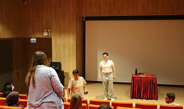 Genç Atölye'de gençler mobil fotoğrafçılığın inceliklerini öğreniyor