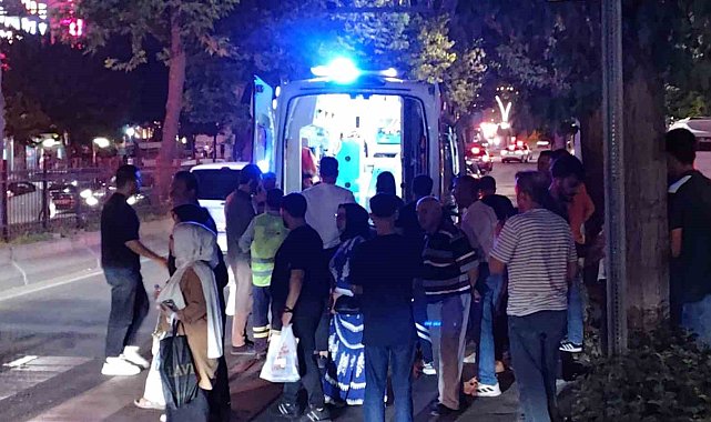 Genç kıza yaya geçidinden geçerken iki araç çarptı
