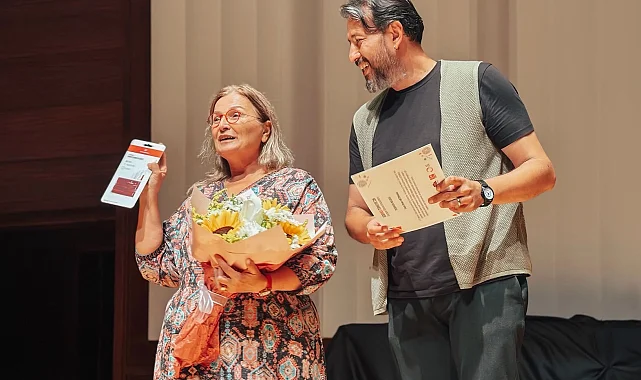 Gençlerin ortak hikâyesi İzmir'de sahneye taşındı