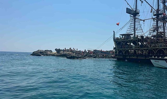 Gezi teknesi su aldı, 100 yolcu tahliye edildi