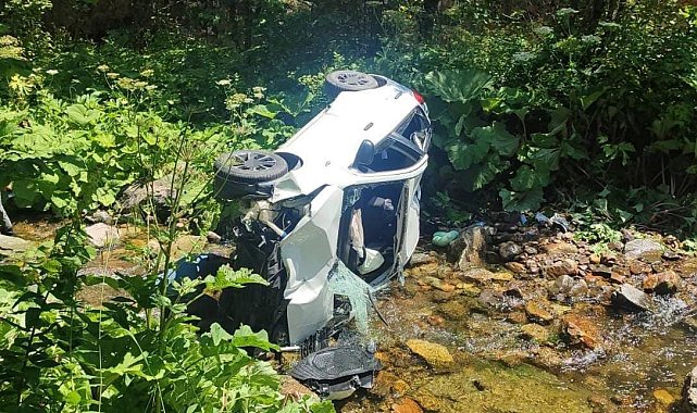 Giresun'da otomobil dereye devrildi: 6 yaralı