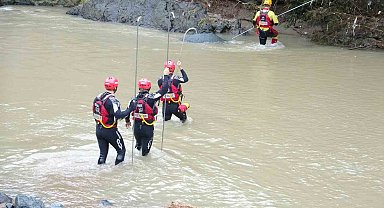 Giresun'da selde kaybolan 2 kişiyi arama çalışmaları sürüyor
